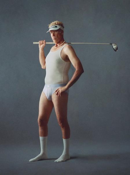 
                Уилл Феррелл стал лицом ироничной рекламы мужского белья от Ким Кардашьян            