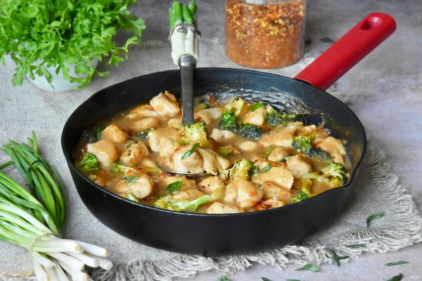 Курица с брокколи в соусе терияки Курица с брокколи в соусе терияки