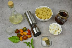 Теплый салат "Капрезе" с фарфале Теплый салат "Капрезе" с фарфале