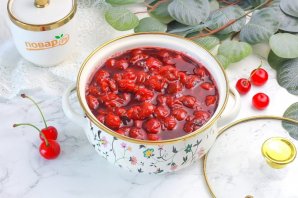Вишня в сиропе
