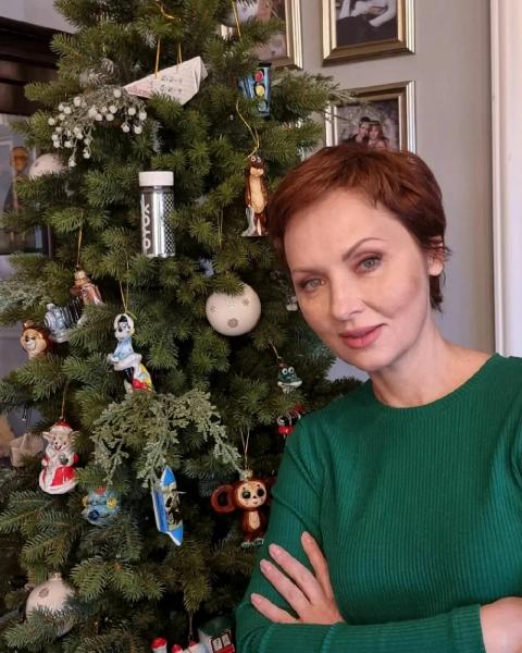 Мария Аронова ходит на рыбалку, а Александр Балуев вяжет на спицах — чем увлекаются звезды кино вне съемок
Мария Аронова ходит на рыбалку, а Александр Балуев вяжет на спицах — чем увлекаются звезды кино вне съемок