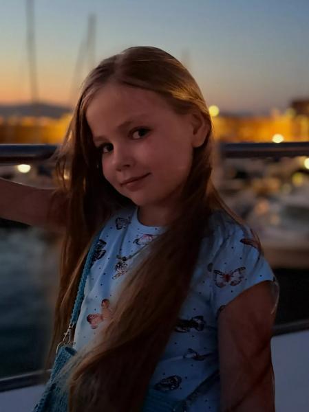 Лера Кудрявцева впервые за долгое время показала дочь Машу
Лера Кудрявцева впервые за долгое время показала дочь Машу