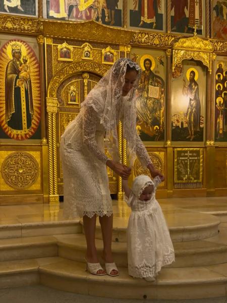 Тимати и Валентина Иванова крестили дочь
Тимати и Валентина Иванова крестили дочь