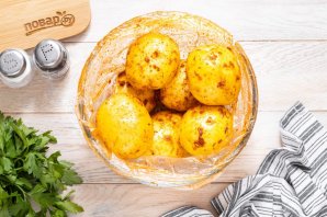 Запеченный молодой картофель
