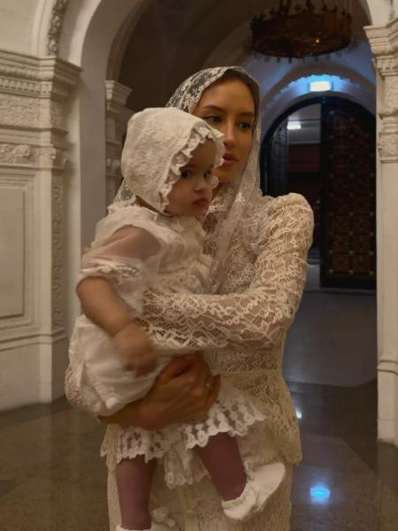 Тимати и Валентина Иванова крестили дочь
Тимати и Валентина Иванова крестили дочь