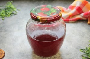 Наливка из крыжовника и чёрной смородины