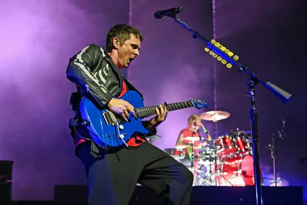 Фронтмен Muse Мэттью Беллами подал на развод
Фронтмен Muse Мэттью Беллами подал на развод