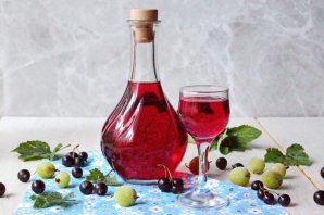 Наливка из крыжовника и чёрной смородины