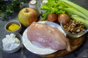 Салат из куриной грудки и сельдерея Салат из куриной грудки и сельдерея