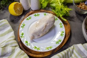 Салат из куриной грудки и сельдерея Салат из куриной грудки и сельдерея