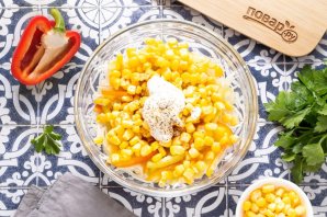 Салат из капусты, перца и кукурузы Салат из капусты, перца и кукурузы