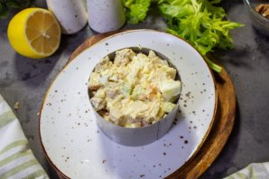 Салат из куриной грудки и сельдерея Салат из куриной грудки и сельдерея