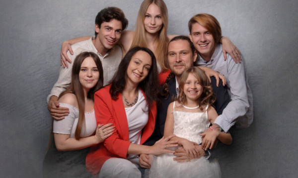 
        &laquo;Мама моего сына ушла из роддома одна&raquo;. Опыт семьи, которая не хранила тайну усыновления
    